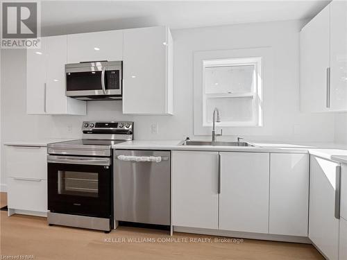 175 York Street, St. Catharines (452 - Haig), ON - Indoor Photo Showing Kitchen