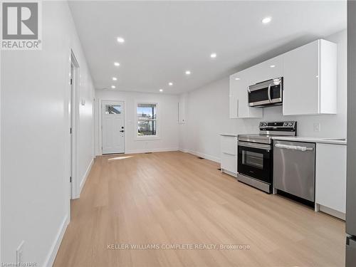 175 York Street, St. Catharines (452 - Haig), ON - Indoor Photo Showing Kitchen