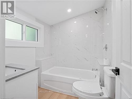 175 York Street, St. Catharines (452 - Haig), ON - Indoor Photo Showing Bathroom