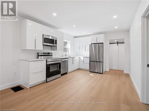 175 York Street, St. Catharines (452 - Haig), ON - Indoor Photo Showing Kitchen