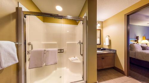 255-1200 Rancher Creek Road, Osoyoos, BC - Indoor Photo Showing Bathroom