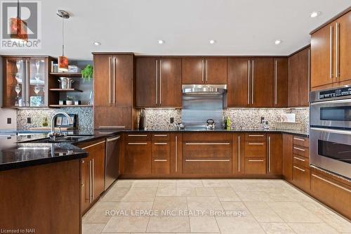 24 - 5 Carncastle Gate, St. Catharines (437 - Lakeshore), ON - Indoor Photo Showing Kitchen