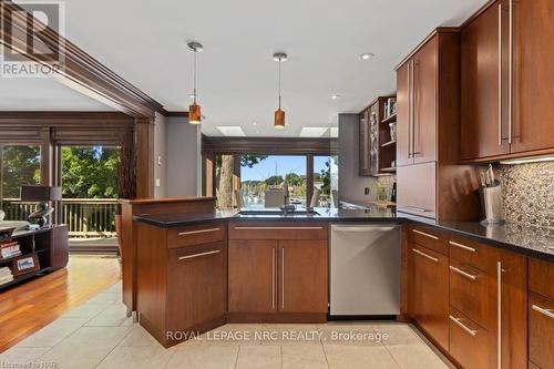 24 - 5 Carncastle Gate, St. Catharines (437 - Lakeshore), ON - Indoor Photo Showing Kitchen