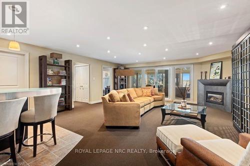 24 - 5 Carncastle Gate, St. Catharines (437 - Lakeshore), ON - Indoor Photo Showing Living Room With Fireplace