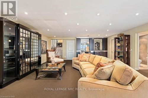 24 - 5 Carncastle Gate, St. Catharines (437 - Lakeshore), ON - Indoor Photo Showing Living Room