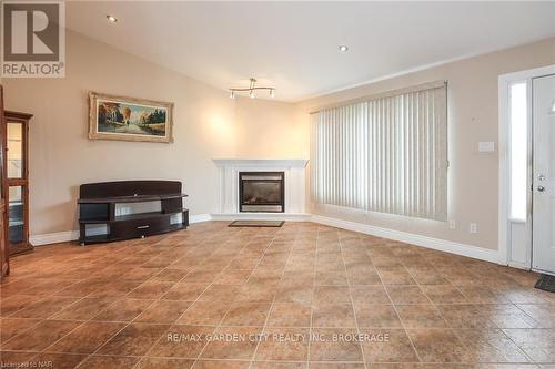 4477 Jordan Road, Lincoln (980 - Lincoln-Jordan/Vineland), ON - Indoor Photo Showing Living Room With Fireplace