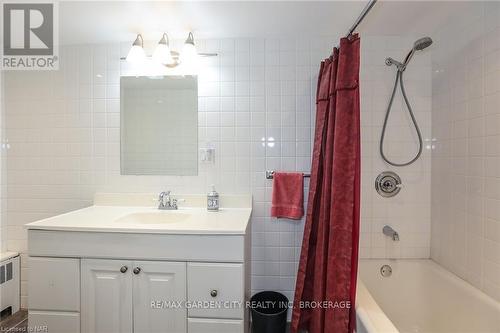 4477 Jordan Road, Lincoln (980 - Lincoln-Jordan/Vineland), ON - Indoor Photo Showing Bathroom