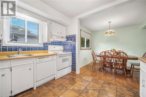 22 Rosemount Avenue, St. Catharines (442 - Vine/Linwell), ON - Indoor Photo Showing Kitchen