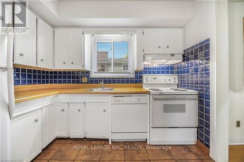 22 Rosemount Avenue, St. Catharines (442 - Vine/Linwell), ON - Indoor Photo Showing Kitchen