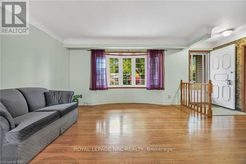 22 Rosemount Avenue, St. Catharines (442 - Vine/Linwell), ON - Indoor Photo Showing Living Room