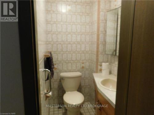 3004 Cullimore Avenue, Niagara Falls (206 - Stamford), ON - Indoor Photo Showing Bathroom