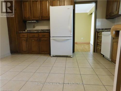 3004 Cullimore Avenue, Niagara Falls (206 - Stamford), ON - Indoor Photo Showing Kitchen