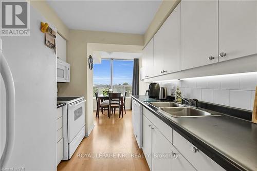 710 - 5100 Dorchester Road, Niagara Falls (212 - Morrison), ON - Indoor Photo Showing Kitchen With Double Sink