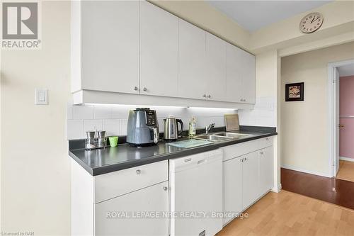 710 - 5100 Dorchester Road, Niagara Falls (212 - Morrison), ON - Indoor Photo Showing Kitchen With Double Sink