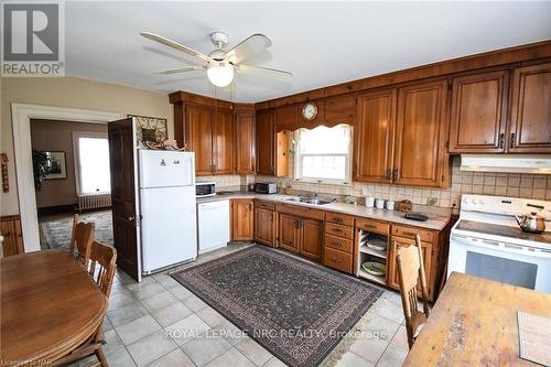 499 Townline Road, Niagara-On-The-Lake (104 - Rural), ON - Indoor Photo Showing Kitchen With Double Sink