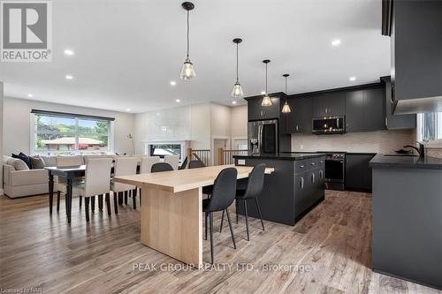 190 Lakeshore Road, St. Catharines (442 - Vine/Linwell), ON - Indoor Photo Showing Kitchen With Upgraded Kitchen