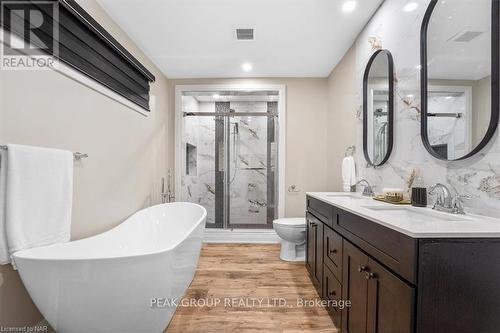 190 Lakeshore Road, St. Catharines (442 - Vine/Linwell), ON - Indoor Photo Showing Bathroom