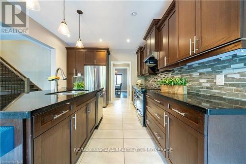 7181 Lionshead Avenue, Niagara Falls (220 - Oldfield), ON - Indoor Photo Showing Kitchen With Upgraded Kitchen