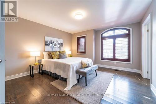 7181 Lionshead Avenue, Niagara Falls (220 - Oldfield), ON - Indoor Photo Showing Bedroom