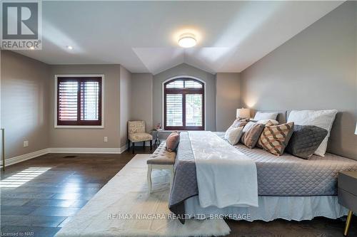 7181 Lionshead Avenue, Niagara Falls (220 - Oldfield), ON - Indoor Photo Showing Bedroom