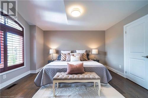 7181 Lionshead Avenue, Niagara Falls (220 - Oldfield), ON - Indoor Photo Showing Bedroom