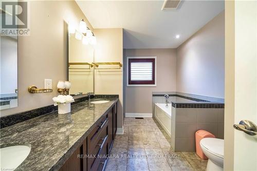 7181 Lionshead Avenue, Niagara Falls (220 - Oldfield), ON - Indoor Photo Showing Bathroom