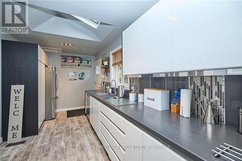 30 Cartier Drive, St. Catharines (442 - Vine/Linwell), ON - Indoor Photo Showing Kitchen