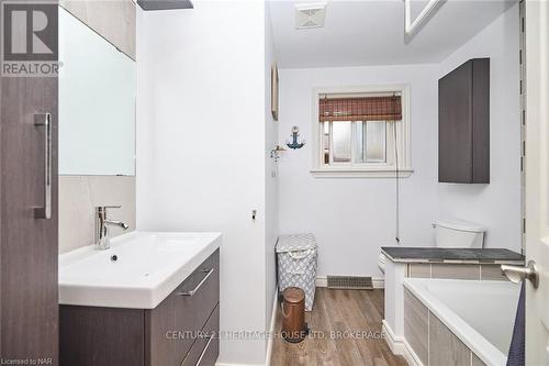 30 Cartier Drive, St. Catharines (442 - Vine/Linwell), ON - Indoor Photo Showing Bathroom