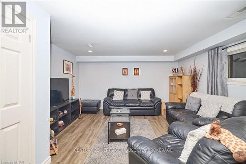 30 Cartier Drive, St. Catharines (442 - Vine/Linwell), ON - Indoor Photo Showing Living Room