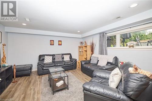 30 Cartier Drive, St. Catharines (442 - Vine/Linwell), ON - Indoor Photo Showing Living Room