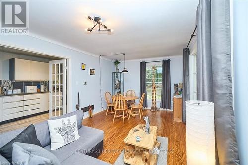 30 Cartier Drive, St. Catharines (442 - Vine/Linwell), ON - Indoor Photo Showing Living Room