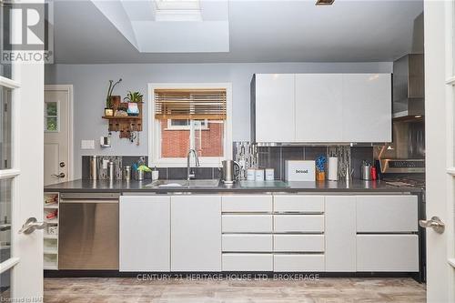 30 Cartier Drive, St. Catharines (442 - Vine/Linwell), ON - Indoor Photo Showing Kitchen