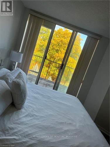 504 - 8111 Forest Glen Drive, Niagara Falls (208 - Mt. Carmel), ON - Indoor Photo Showing Bedroom