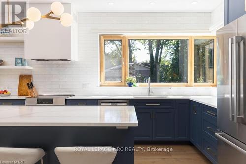 69 Niagara Street, Niagara-On-The-Lake (101 - Town), ON - Indoor Photo Showing Kitchen With Upgraded Kitchen