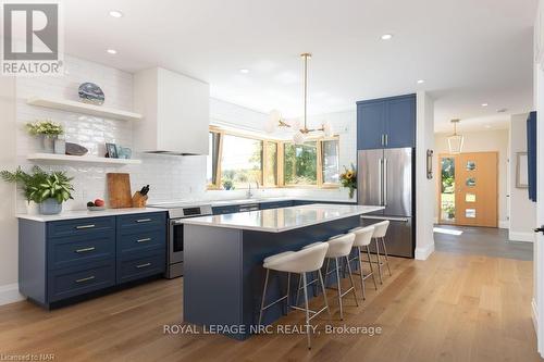 69 Niagara Street, Niagara-On-The-Lake (101 - Town), ON - Indoor Photo Showing Kitchen With Upgraded Kitchen