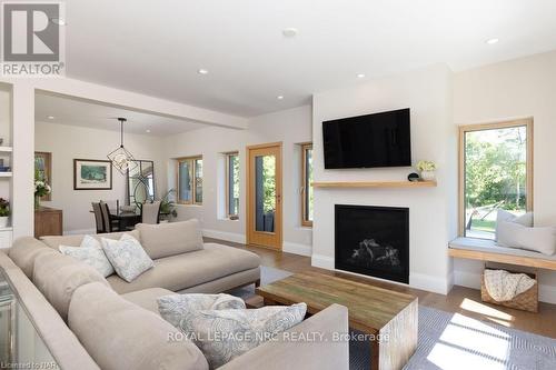 69 Niagara Street, Niagara-On-The-Lake (101 - Town), ON - Indoor Photo Showing Living Room With Fireplace