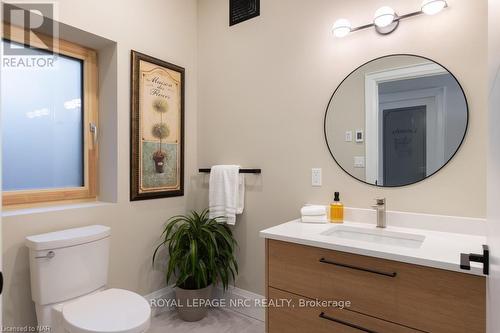 69 Niagara Street, Niagara-On-The-Lake (101 - Town), ON - Indoor Photo Showing Bathroom