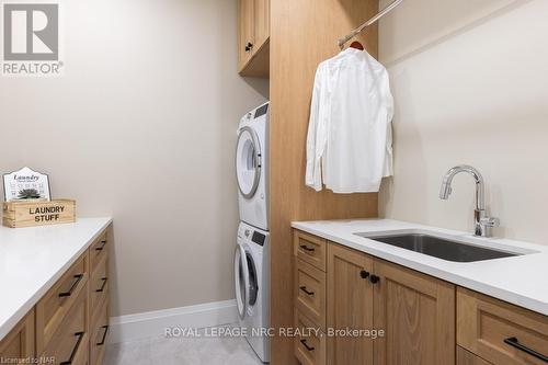 69 Niagara Street, Niagara-On-The-Lake (101 - Town), ON - Indoor Photo Showing Laundry Room