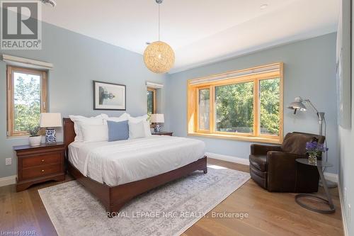 69 Niagara Street, Niagara-On-The-Lake (101 - Town), ON - Indoor Photo Showing Bedroom