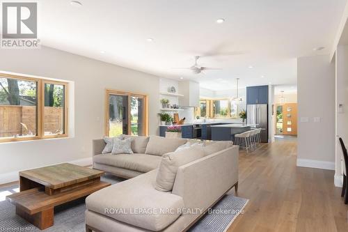 69 Niagara Street, Niagara-On-The-Lake (101 - Town), ON - Indoor Photo Showing Living Room