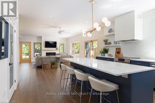 69 Niagara Street, Niagara-On-The-Lake (101 - Town), ON - Indoor Photo Showing Kitchen With Upgraded Kitchen