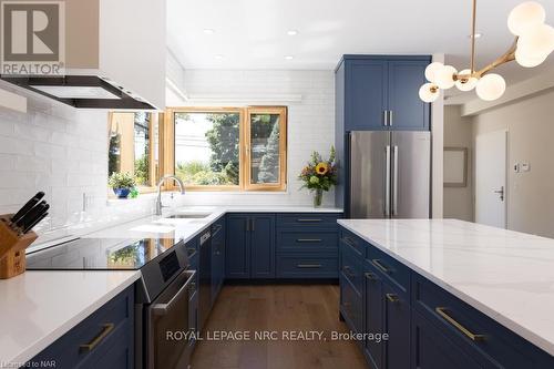 69 Niagara Street, Niagara-On-The-Lake (101 - Town), ON - Indoor Photo Showing Kitchen With Upgraded Kitchen