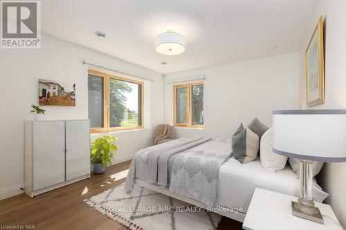 69 Niagara Street, Niagara-On-The-Lake (101 - Town), ON - Indoor Photo Showing Bedroom