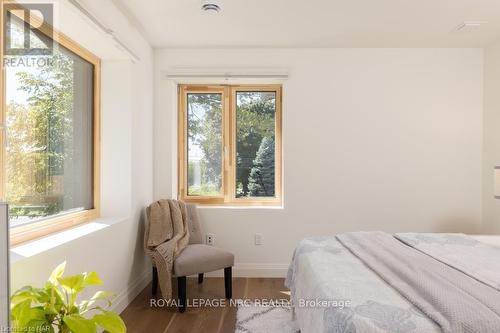 69 Niagara Street, Niagara-On-The-Lake (101 - Town), ON - Indoor Photo Showing Bedroom