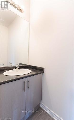 25 Oriole Crescent, Port Colborne (877 - Main Street), ON - Indoor Photo Showing Bathroom