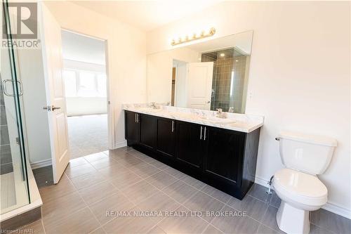 25 Oriole Crescent, Port Colborne (877 - Main Street), ON - Indoor Photo Showing Bathroom