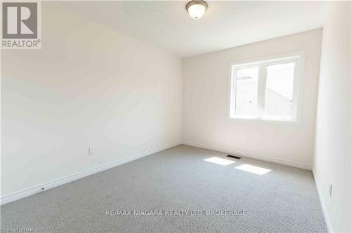 25 Oriole Crescent, Port Colborne (877 - Main Street), ON - Indoor Photo Showing Other Room