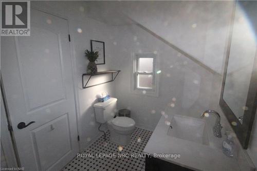 6398 Crawford Street, Niagara Falls (212 - Morrison), ON - Indoor Photo Showing Bathroom