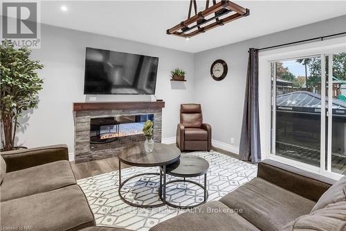 23 Pinewood Avenue, Grimsby (542 - Grimsby East), ON - Indoor Photo Showing Living Room With Fireplace