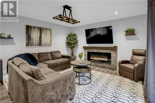 23 Pinewood Avenue, Grimsby (542 - Grimsby East), ON - Indoor Photo Showing Living Room With Fireplace